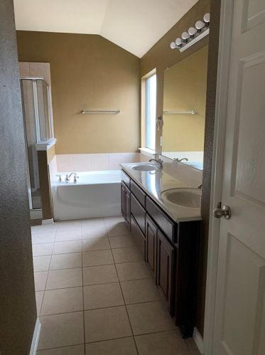504 Crown Oaks Dr, Fort Worth TX  76131-4264 exterior