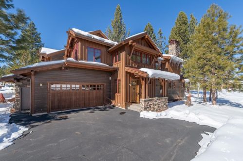 10240 Valmont Trl, Truckee CA  96161-2072 exterior