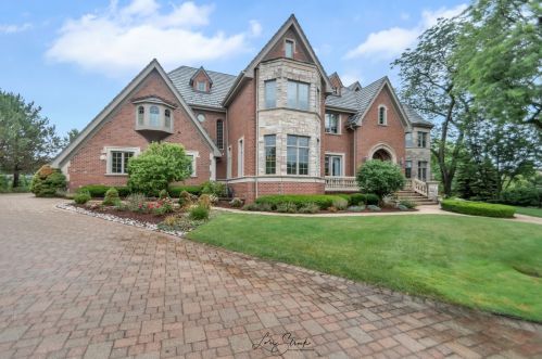 305 Ambriance Dr, Willowbrook IL  60527-0803 exterior