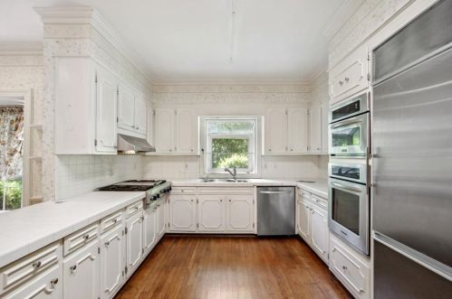 3332 Grant Vly Rd, Atlanta GA  30305-1110 exterior