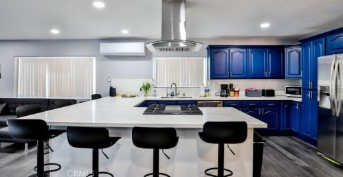 1555 Kimberly Ave, Anaheim CA  92802-2707 exterior