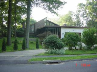 6 Old Witch Ct, Norwalk CT  06853-1126 exterior