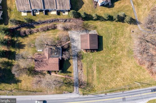 564 Lampeter Rd, Lancaster PA  17602-4010 exterior