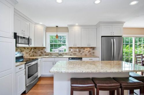 28 Ventura Dr, Colchester, CT 06415-2061