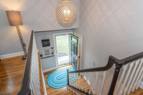 14 Old Farm Rd, Cedar Knolls, NJ 07927-1005