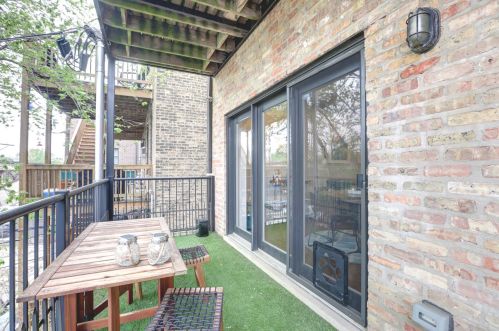 4038 Kenmore Ave, Chicago IL  60613-5475 exterior