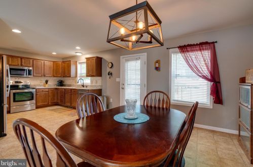 239 Railroad Ave, Ephrata PA  17522-2327 exterior