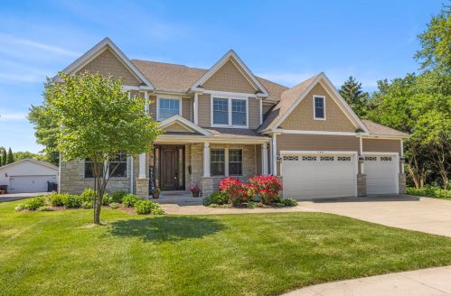 243 Hawthorne Blvd, Glendale Heights, IL 60137-4037