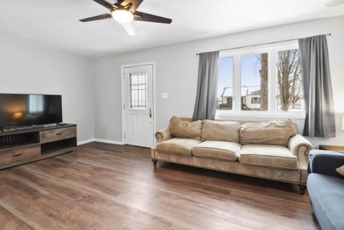 213 Cedar St, Crown Point, IN 46307-2608
