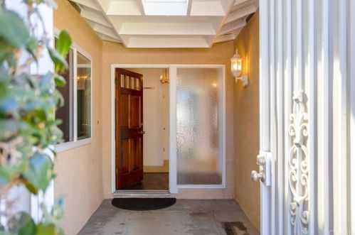 6605 Dorinda Dr, Riverside CA  92503-1110 exterior