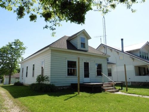 408 1st St, Greene, IA 50636-9751