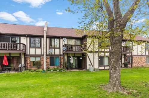 1731 Emerald Bay, Palatine IL  60074-1758 exterior