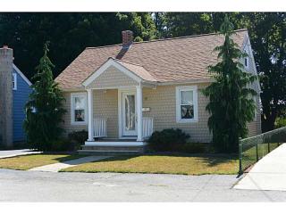 9 Irons Ave, Providence, RI 02919-2707