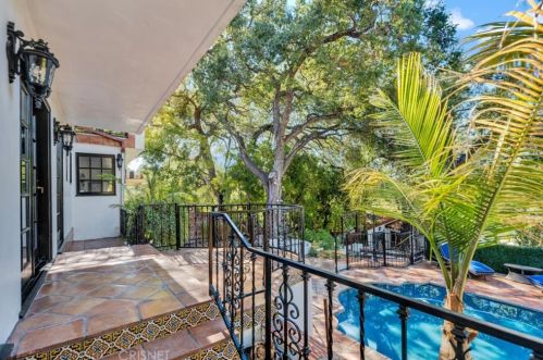 1664 Las Flores Dr, Glendale CA  91207-1200 exterior