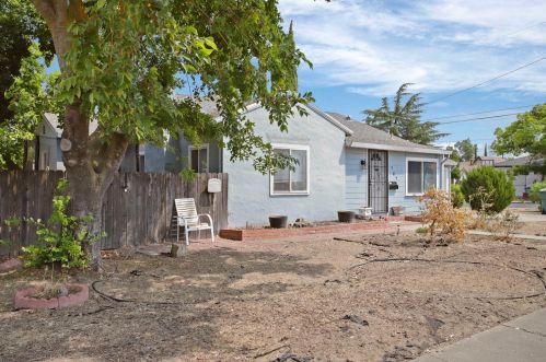 727 Oregon St, Manteca, CA 95337-5453