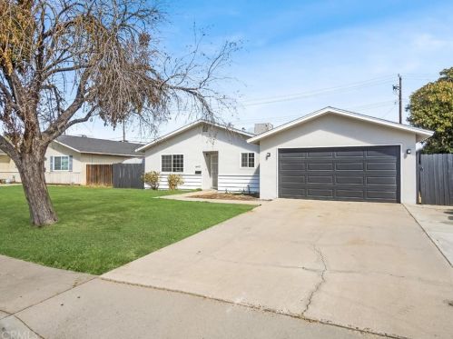 882 Azalea Ln, Lemoore, CA 93245-2110