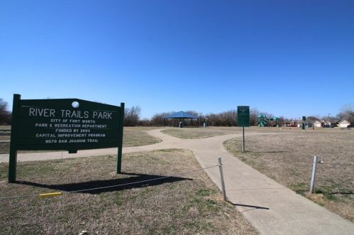 8609 Saranac Trl, Fort Worth TX  76118-7845 exterior