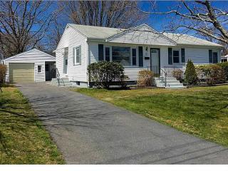 13 Wood Rd, Middletown, RI 02842-6220