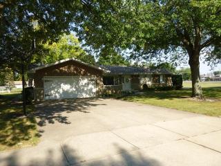 200 Raven Rd, Joliet, IL 60404-9612