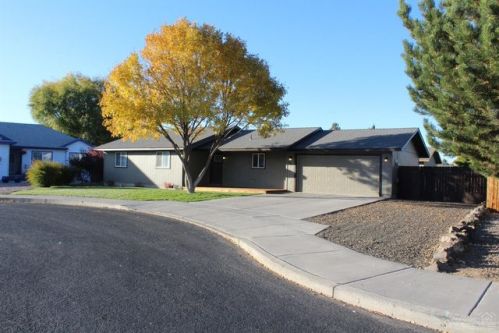 845 Maple Ln, Eagle Crest, OR 97756-1123