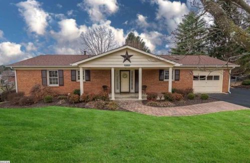 1422 Dennison Ave, Staunton, VA 24401-1727