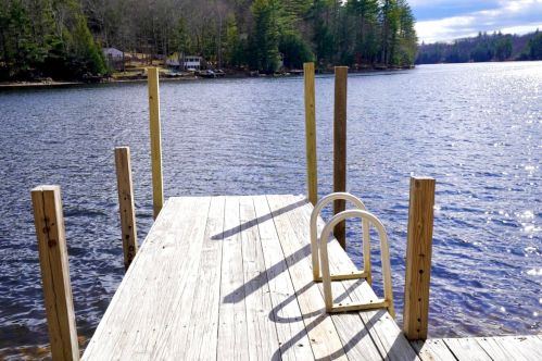 294 Reservoir Dr, Weare, NH 03281-4423