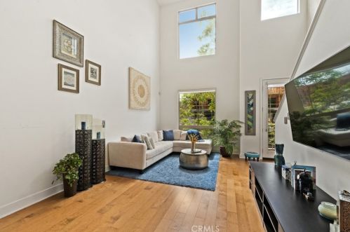 29 Soho, Irvine CA  92612-1083 exterior