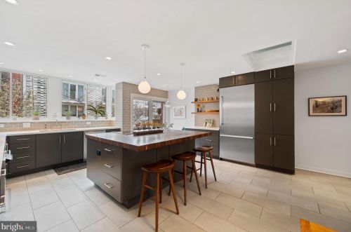 2050 Lombard St, Philadelphia PA  19146-1315 exterior