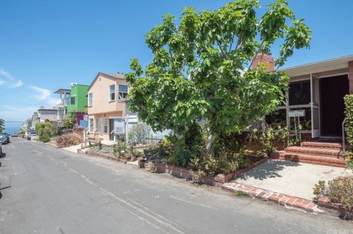 461 28th St, Manhattan Beach, CA 90266-2126