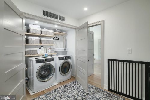 377 Kings Hwy, Tavistock NJ 08033-2004 exterior