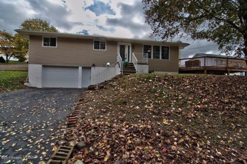 2 Hilltop Rd, Pittston, PA 18640-2908