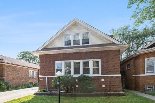 8132 Merrill Ave, Chicago, IL 60617-1156