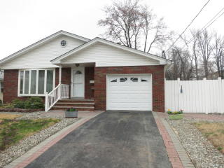 5 Denman Dr, Perth Amboy, NJ 08863-1201