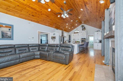487 Vixen Ln, Gerrardstown WV  25420-4459 exterior
