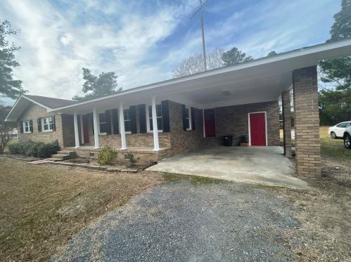 60 Hampton Ave, Cades, SC 29518-3134