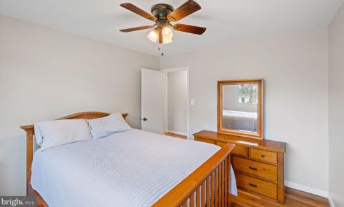 8811 Kenilworth Dr, Springfield VA  22151-1103 exterior