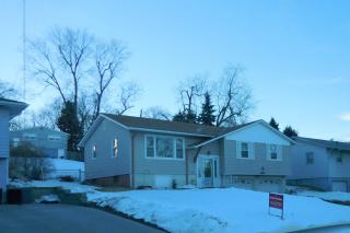 5610 69th St, Omaha, NE 68104-1511