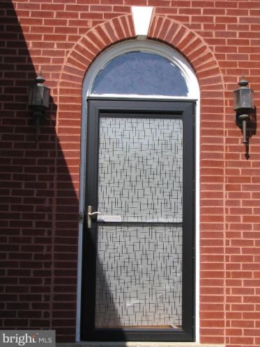 5722 Northton Ct, Woodbridge VA  22193-3907 exterior