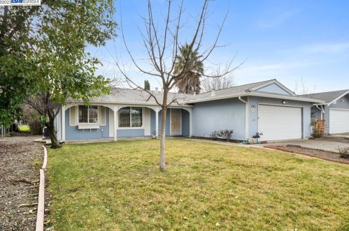 165 Lassen Cir, Vacaville, CA 95687-3401
