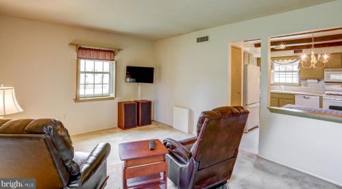 45 Valleybrook Dr, Lancaster PA  17601-4612 exterior