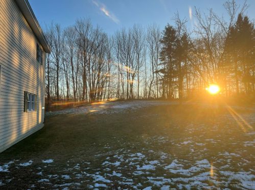17 Wood St, Fairfield, ME 04937-3205