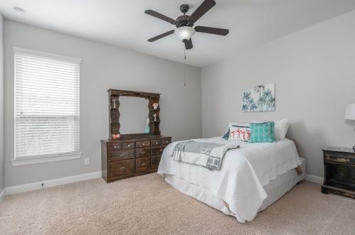 1828 Lily Meadows Dr, Conroe TX  77304-2949 exterior