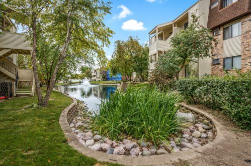 175 Waters Edge Dr, Glendale Heights, IL 60139-1636