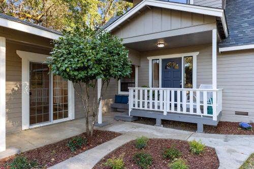 1677 Oak Grove Dr, Redwood Valley, CA 95470-6165