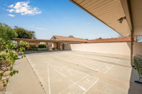 16222 Monterey Ln, Huntington Beach CA  92649-2276 exterior