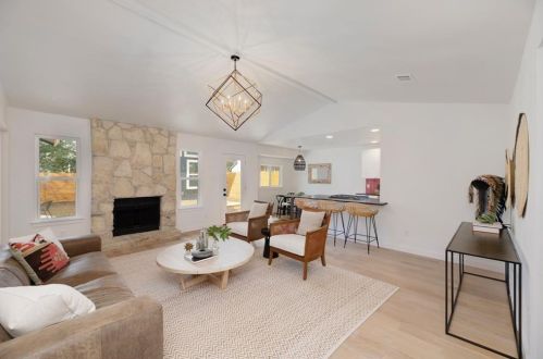 7902 Copano Dr, Austin TX  78749-3816 exterior