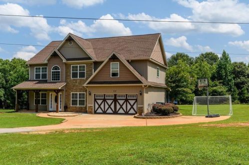 94 Salem Dr, Mcdonough, GA 30253-4715