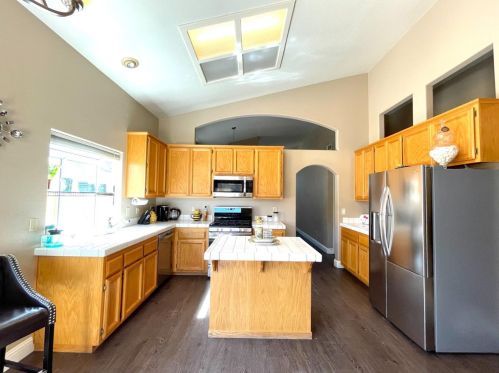 5222 Lake Pleasant Dr, Elk Grove, CA 95758-6730