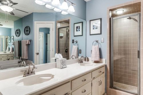 2101 Nob Hl, Carrollton TX 75006-2822 exterior