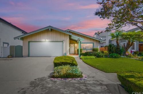 5765 Midway Dr, Cypress, CA 90630-5529